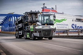 RT253EV RoRo Tractor op tournee in het Verenigd Koninkrijk