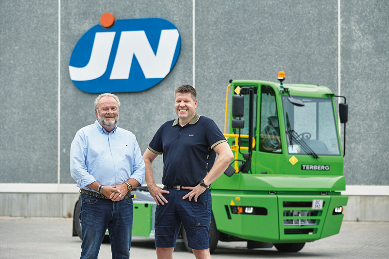 Temperatuurgecontroleerde voedselvervoerder in Denemarken wordt groener met elektrische terminaltrekker van Terberg