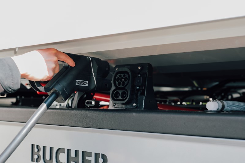 Bucher CityCat VR50e Charging (1)800x533.jpg