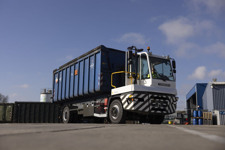 Terberg introduceert de next gen YT223CC Container Carrier